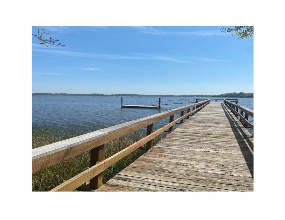 Beautiful 2BR/2BA Waterfront Condo