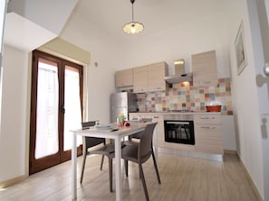 Furniture, Property, Table, Building, Wood, Interior Design, Countertop, Kitchen, Window, Chair