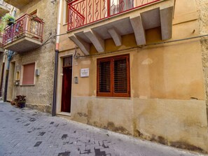 Pared, Propiedad, Edificio, By, Barrio, Arquitectura, Casa, Fachada, Ventana, Calle