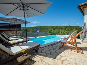 Ciel, L'Eau, Piscine, Bleu Azur, Balancelle, Ombre, Chaise, Mobilier De Jardin, Éclairage, Bâtiment