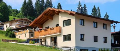 Sky, Cloud, Plant, Building, Window, Tree, House, Land Lot, Larch, Residential Area