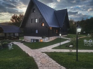 Plitvice Etno Garden luxury, property view at night