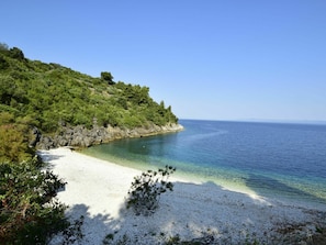 Body Of Water, Coast, Sea, Beach, Shore, Natural Landscape, Water, Sky, Coastal And Oceanic Landforms, Ocean