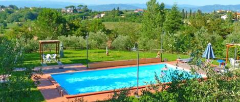 Swimming Pool, Property, Natural Landscape, Real Estate, Leisure, Building, House, Resort, Villa, Grass