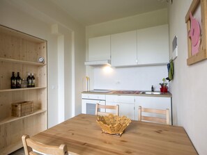 Cabinetry, Möbel, Tabelle, Countertop, Holz, Gebäude, Küche, Schublade, Geschirr, Die Architektur