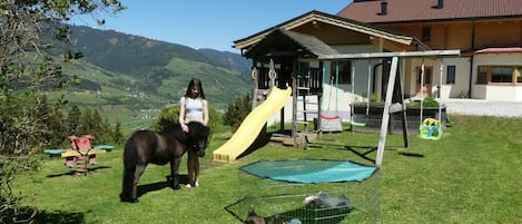 Eigentum, Freizeit, Berg, Gras, Grundeigentum, Landschaft, Gebirge, Haus, Grundstueck, Ranch