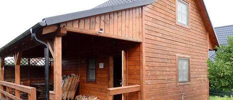 External view of the building. The summer house for eight people.