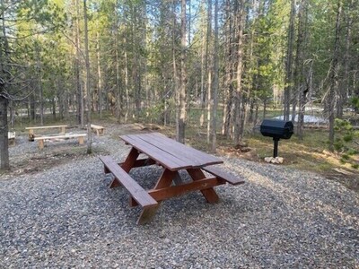 Brand New cabin with a hot tub and minutes from the river