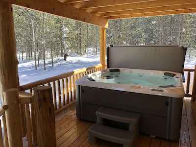 Brand New cabin with a hot tub and minutes from the river