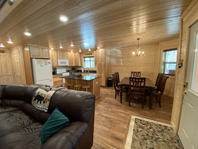 Brand New cabin with a hot tub and minutes from the river