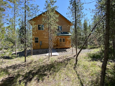 Brand New cabin with a hot tub and minutes from the river