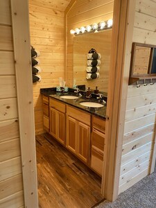 Brand New cabin with a hot tub and minutes from the river