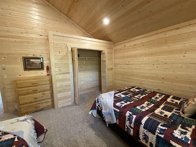 Brand New cabin with a hot tub and minutes from the river