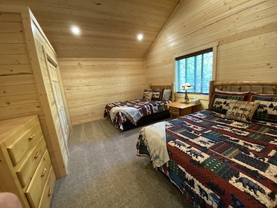 Brand New cabin with a hot tub and minutes from the river