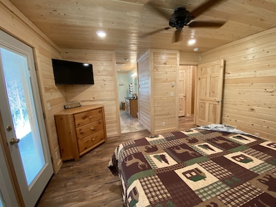 Brand New cabin with a hot tub and minutes from the river