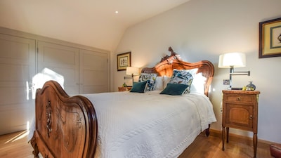 Sycamore, Arlington, Cotswolds - sleeps 2 guests  in 1 bedroom