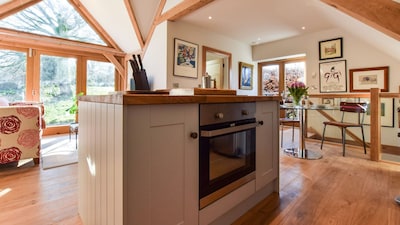 Sycamore, Arlington, Cotswolds - sleeps 2 guests  in 1 bedroom