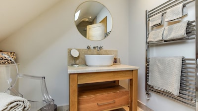 Sycamore, Arlington, Cotswolds - sleeps 2 guests  in 1 bedroom