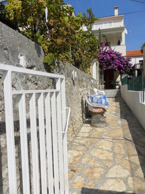 The apartment in a quiet position,close to sea 1