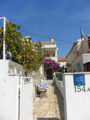 The apartment in a quiet position,close to sea 1