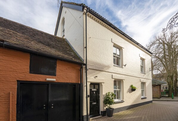 Berwick, Wimborne Minster: A lovely townhouse