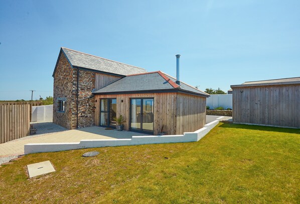 Welcome to The Larches, St Agnes.