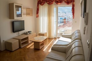 Livingroom and balcony