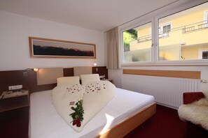helles Doppelzimmer, Bergpanorama 403 für 3-5 Personen, Kappl, Tirol