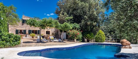 CAN CANTO finca with pool for 2 + 2 persons in Alcudia www.mallorcavillaselection.com