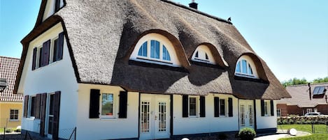 Außenansicht des Gebäudes. Vorderansicht Ferienhaus Küstentraum