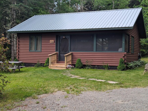 Welcome to the Americana cabin! 
