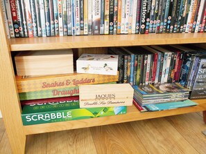 Plenty of entertainment | Gannet Lodge - Seabird Lodges, Bempton