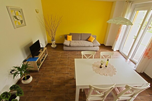 Kitchen and living room