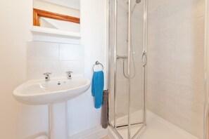 Bath/Shower. Ensuite shower room