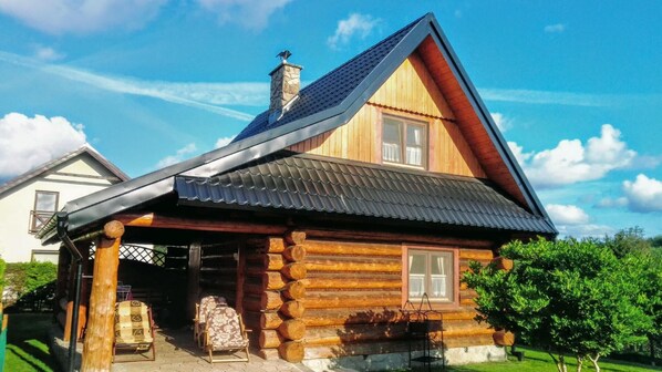 External view of the building. The summer house for seven people.