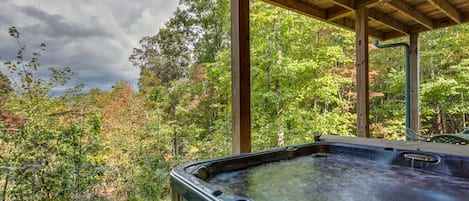 'We loved the hot tub, pool table and all the outdoor spaces the property offered' - Review Sheerin