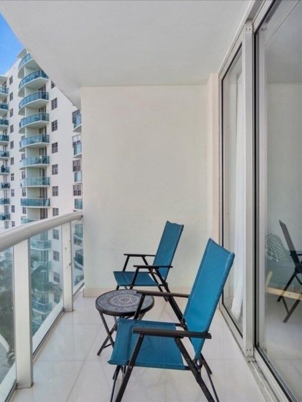 32-3801 S Ocean Dr 8X_31.jpg