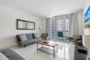 06-3801 S Ocean Dr 8X_05.jpg