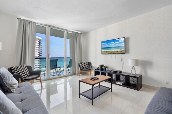 04-3801 S Ocean Dr 8X_03.jpg