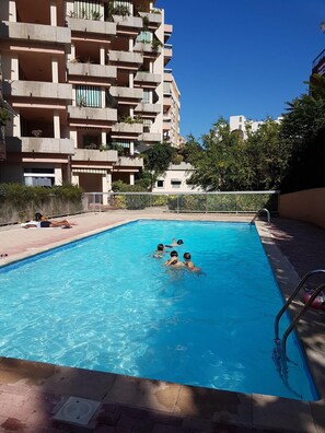 Piscine. Autre vue de la piscine