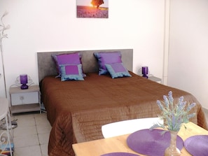 Gite Soleil Rouge 3 *** Gite Lavande : lit Queen size