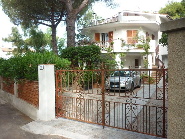 External view of the building. The villa from the street