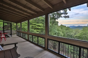 Beautiful Mountain Views from deck