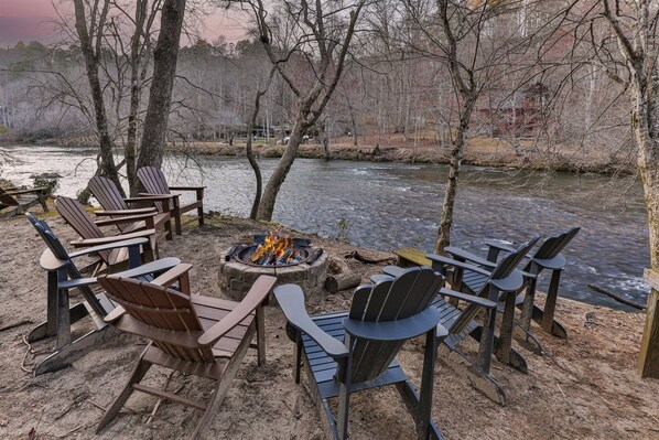Welcome To Tie On The River 