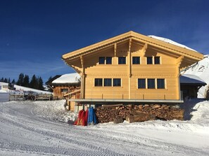 Himmel, Schnee, Fenster, Gebäude, Steigung, Haus, Baum, Landschaft, Einfrieren, Hütte