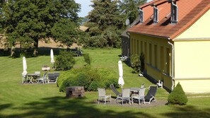 Terrasse. Alle Freisitze mit Grillpodest und Stromanschluss