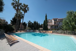 Pool. Residence Oleandro *** Pietra Ligure Italian Riviera