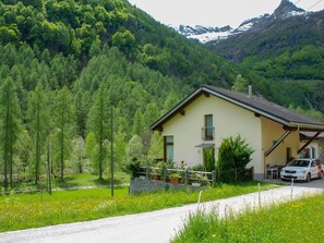 Plant, Mountain, Building, Nature, Natural Landscape, Highland, Sky, Land Lot, House, Larch