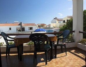 Terrace with view on the pool