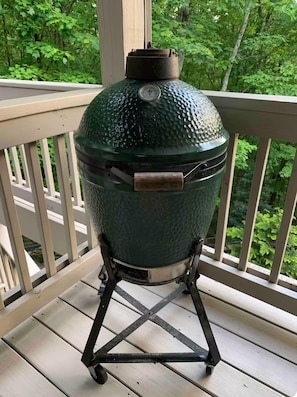 Big green egg! For the perfect BBQ. Also a Weber gas grill is available